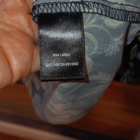 Torrid Floral Black and Green Blouse Top Size 3 - Picture 5 of 8